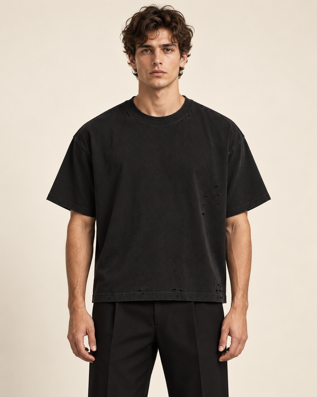 Ardore Washed Noir Tee – pasvorm op model (AI-visualisatie)