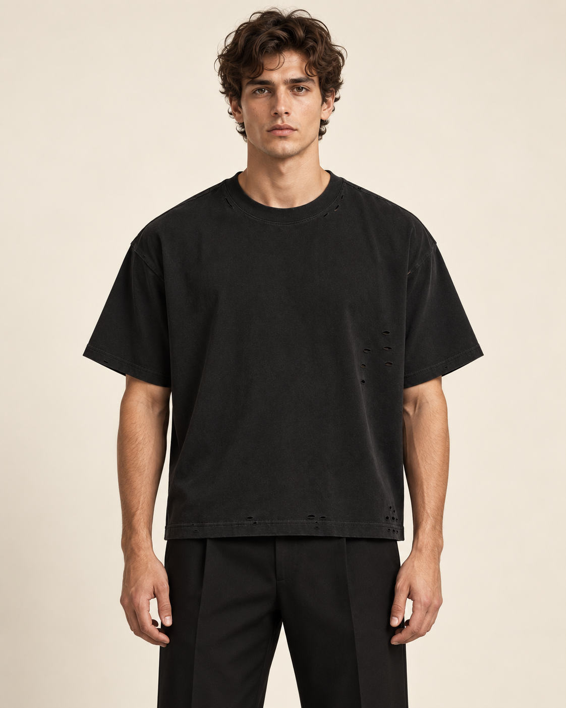 Ardore Washed Noir Tee – pasvorm op model (AI-visualisatie)